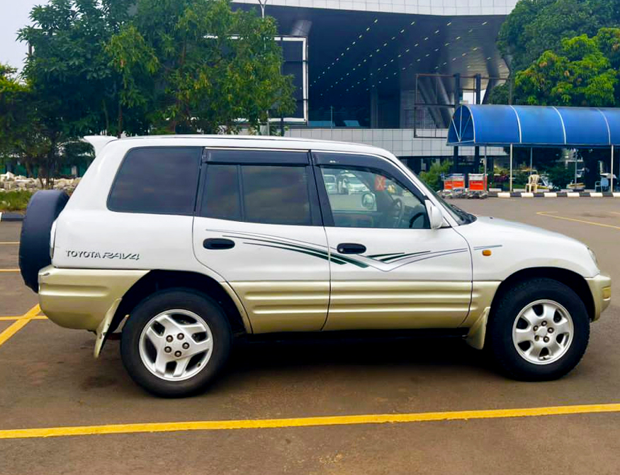 Toyota-Rav4-car-rental-uganda